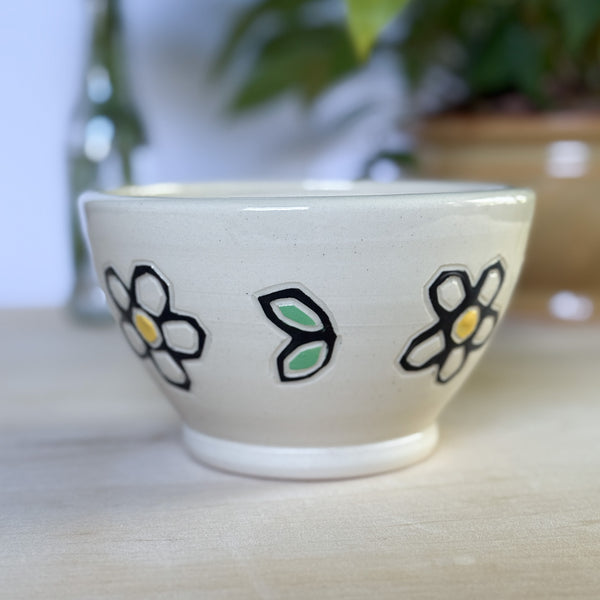Bowl with Daisies
