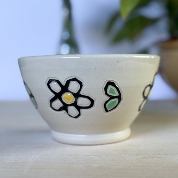 Bowl with Daisies