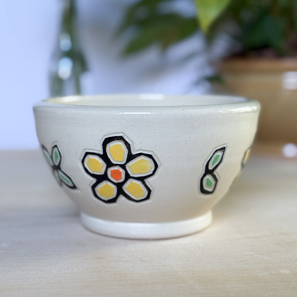 Bowl with Daisies