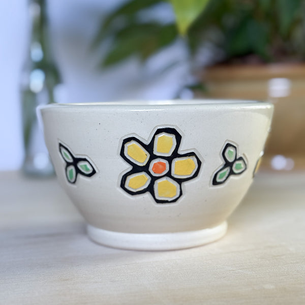 Bowl with Daisies