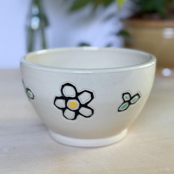 Bowl with Daisies