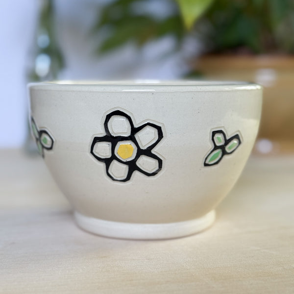 Bowl with Daisies